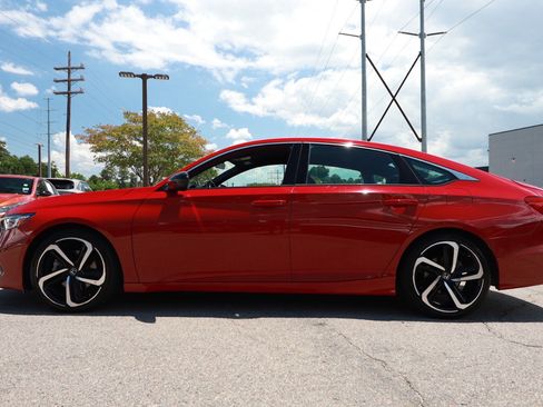 Used 2022 Honda Accord Sport image 2