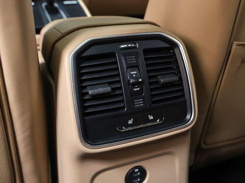 Certified 2023 Porsche Macan AWD/4WD image 44