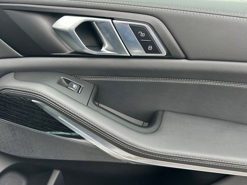 Used 2025 BMW X5 xDrive40i w/ M Sport Package image 22