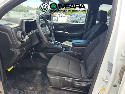 Used 2025 Chevrolet Colorado W/T w/ Advanced Trailering Package AWD/4WD image 8