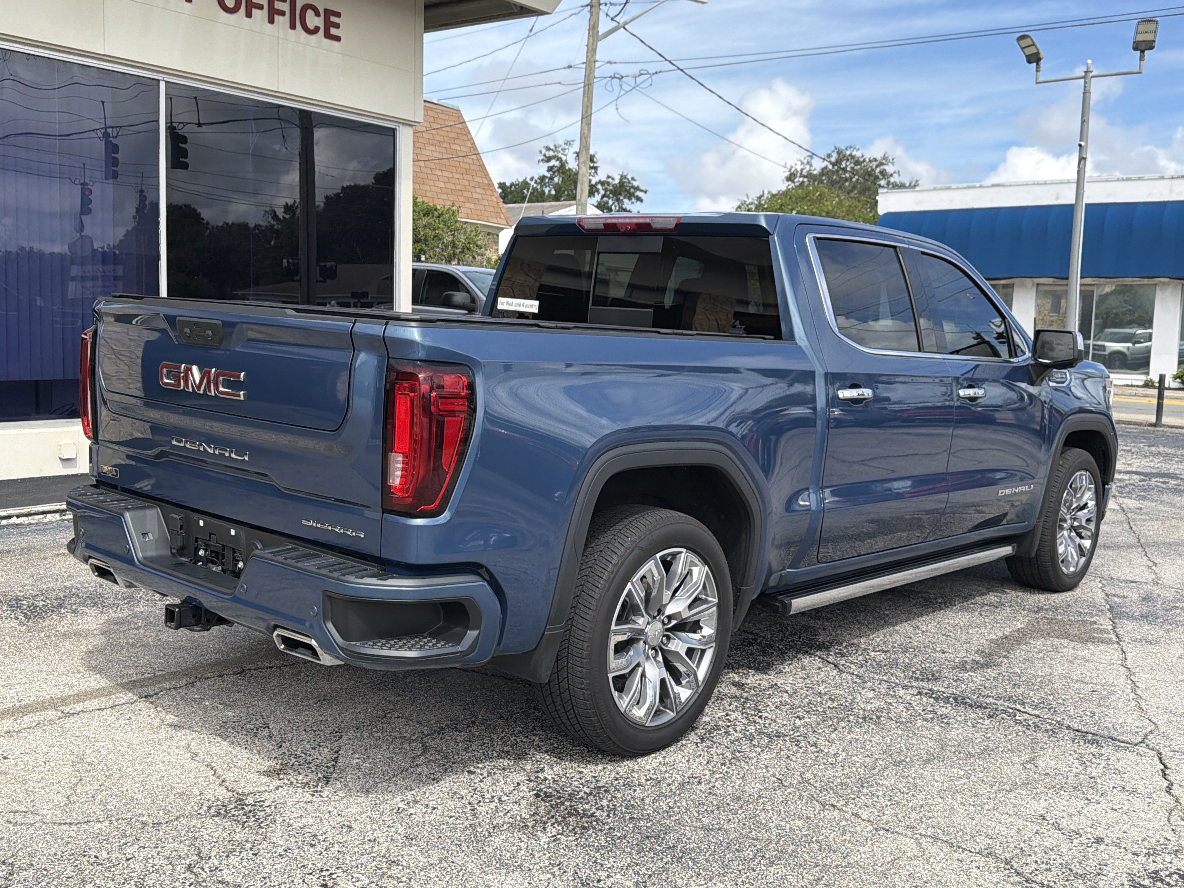Used 2025 GMC Sierra 1500 Denali w/ Denali Reserve Package AWD/4WD image 3