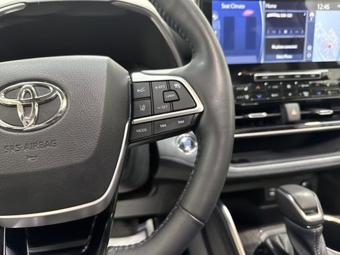 Used 2022 Toyota Highlander Platinum AWD/4WD image 18