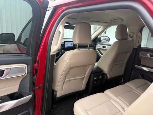 Used 2023 Ford Explorer Limited image 29