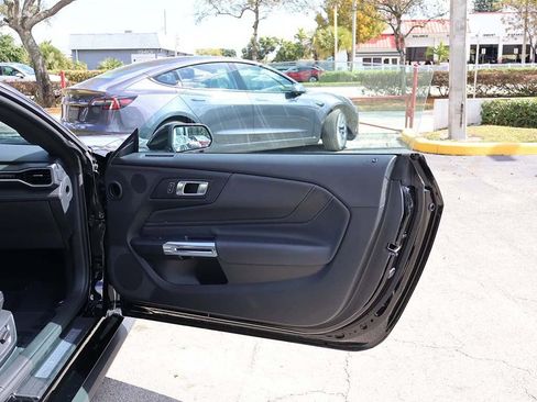 Used 2025 Ford Mustang Premium image 23
