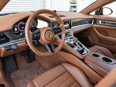 Used 2023 Porsche Panamera 4 image 8