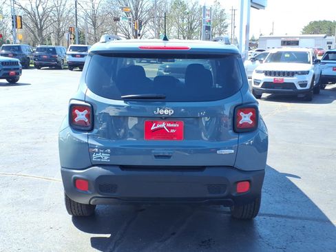 Used 2018 Jeep Renegade Latitude w/ Cold Weather Group AWD/4WD image 5
