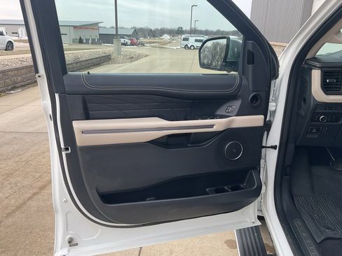 Used 2023 Ford Expedition Max Platinum image 8