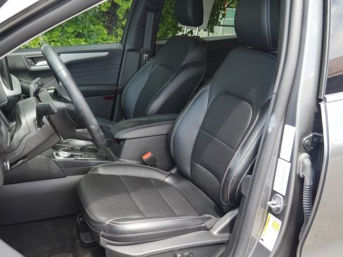 Certified 2025 Ford Escape Platinum AWD/4WD image 29