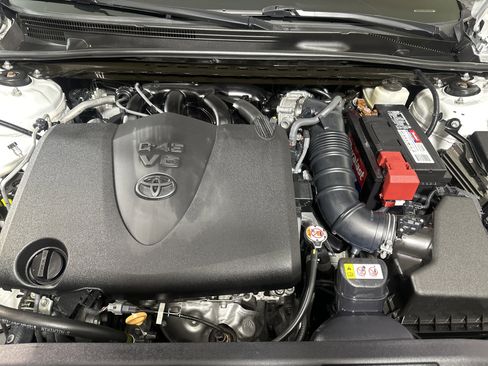 Used 2020 Toyota Avalon XLE w/ Moonroof Package image 25