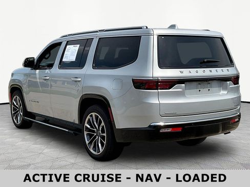 Used 2022 Jeep Wagoneer Series III w/ Premium Group I AWD/4WD image 4