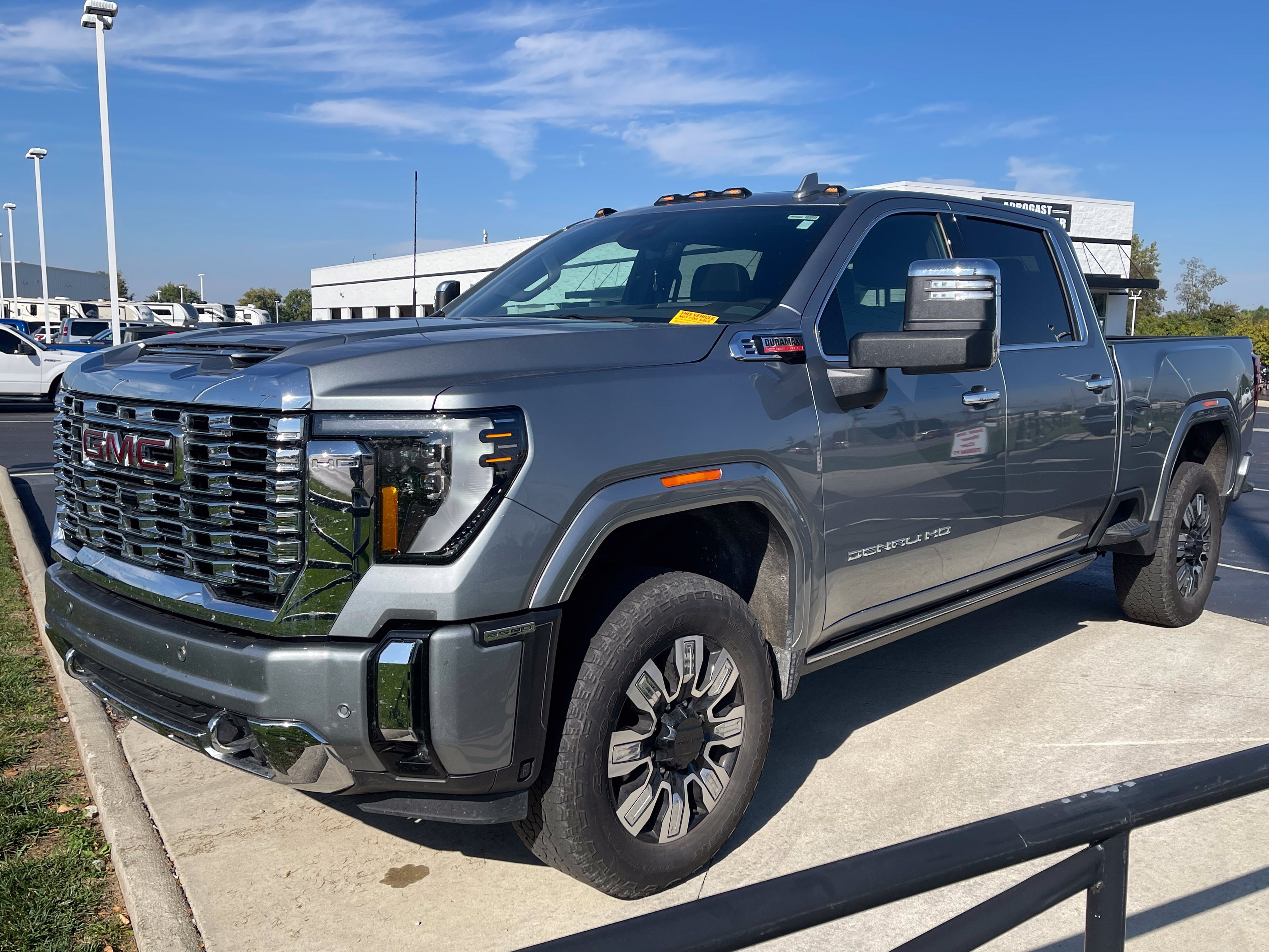 Used 2024 GMC Sierra 2500 Denali w/ Denali Reserve Package AWD/4WD image 3