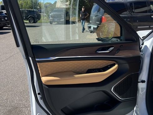 New 2025 Jeep Grand Cherokee Summit w/ Adv Protech Group IV image 9