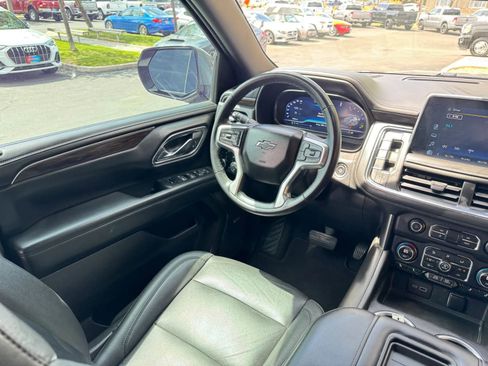Used 2022 Chevrolet Tahoe Z71 w/ Luxury Package AWD/4WD image 13