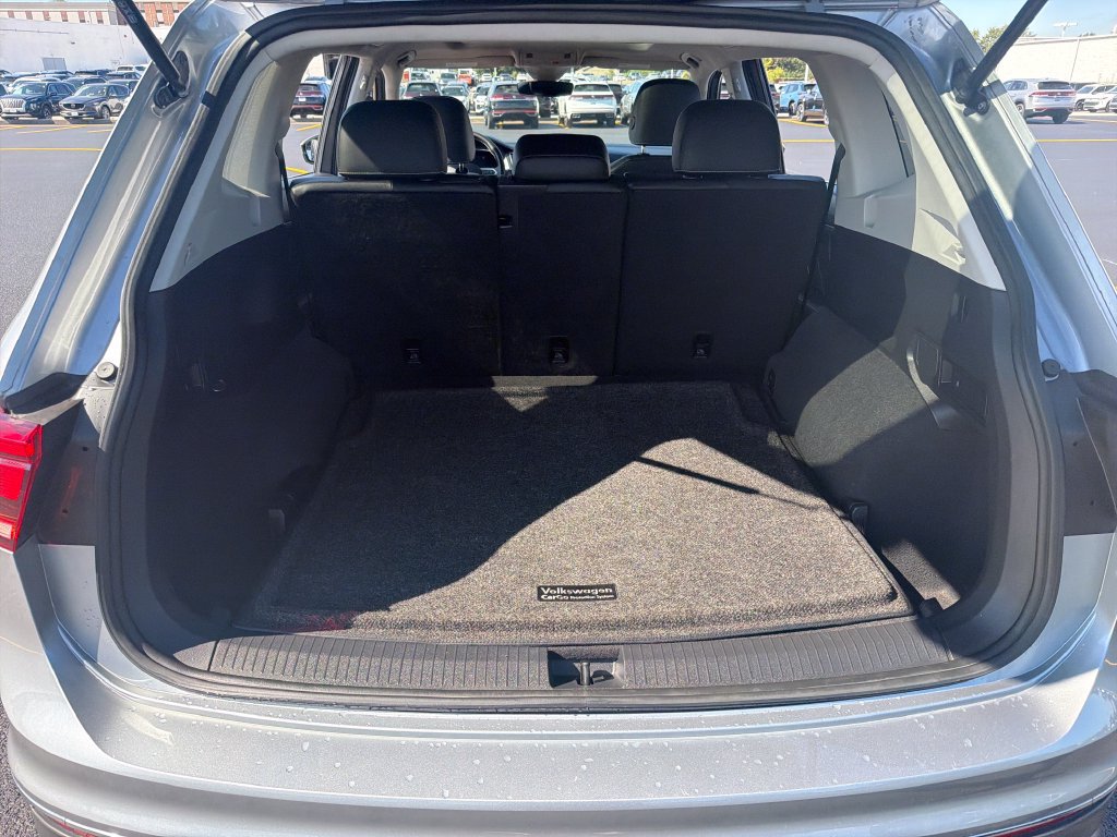 Certified 2023 Volkswagen Tiguan SE w/ Panoramic Sunroof Package AWD/4WD image 28