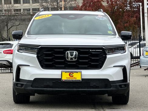 Used 2025 Honda Pilot Black Edition image 10