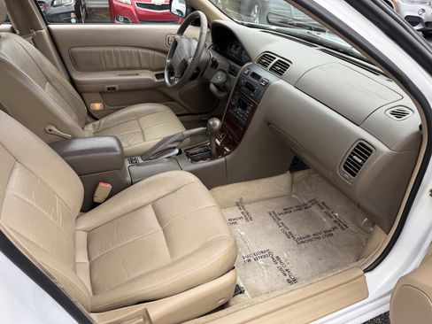 Used 1997 Nissan Maxima GLE image 8