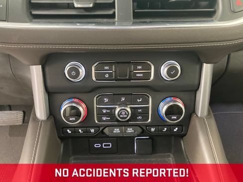 Used 2024 GMC Yukon SLT w/ SLT Luxury Package AWD/4WD image 9