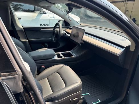 Used 2023 Tesla Model Y Long Range AWD/4WD image 9