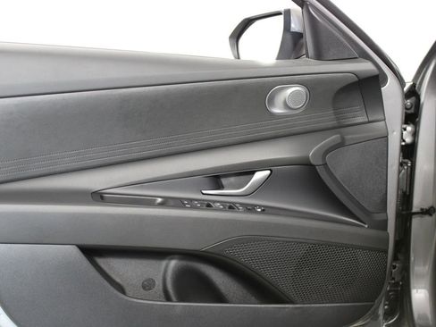 Used 2025 Hyundai Elantra Blue image 7