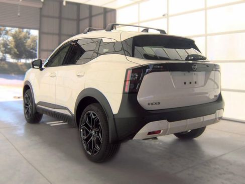 Used 2026 Nissan Kicks SR FWD image 4