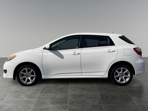 Used 2012 Toyota Matrix L FWD image 2