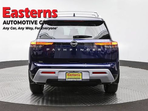 Used 2023 Nissan Pathfinder SL AWD/4WD image 5