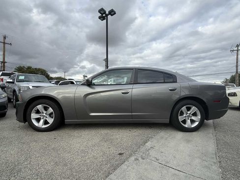 Used 2012 Dodge Charger SE RWD image 5