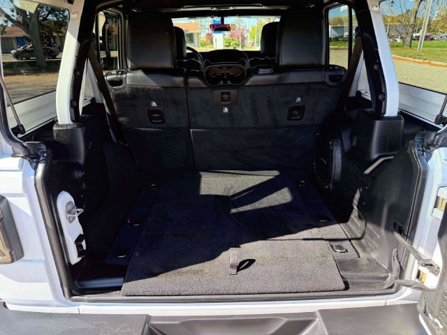 Used 2019 Jeep Wrangler Unlimited Sahara w/ Uconnect 4C Nav & Sound Group AWD/4WD image 10