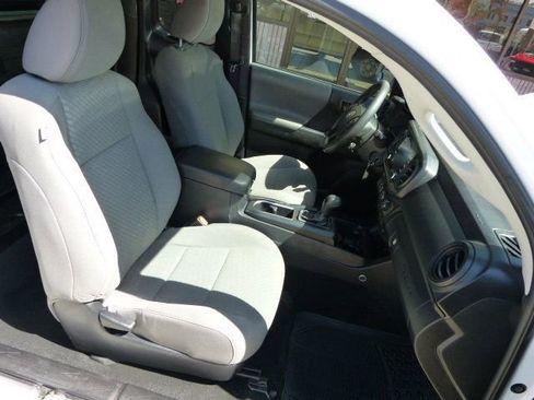 Used 2022 Toyota Tacoma SR image 27