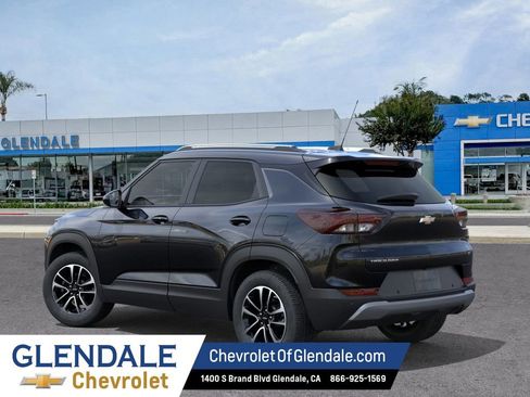 New 2026 Chevrolet TrailBlazer LT w/ LT Cold Weather Package FWD image 3