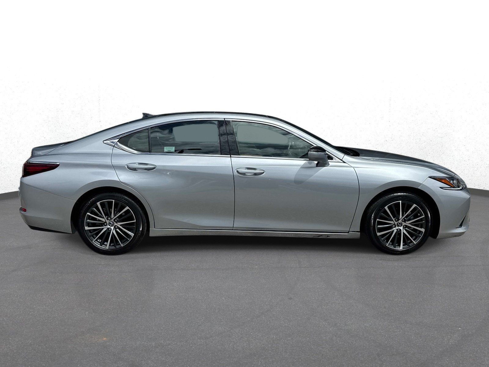 Used 2024 Lexus ES 350 w/ Premium Package FWD image 2