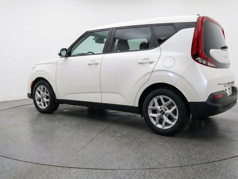 Used 2025 Kia Soul LX w/ LX Technology Package FWD image 6