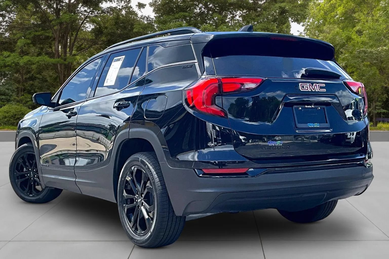 Used 2020 GMC Terrain SLE w/ Driver Convenience Package FWD image 12