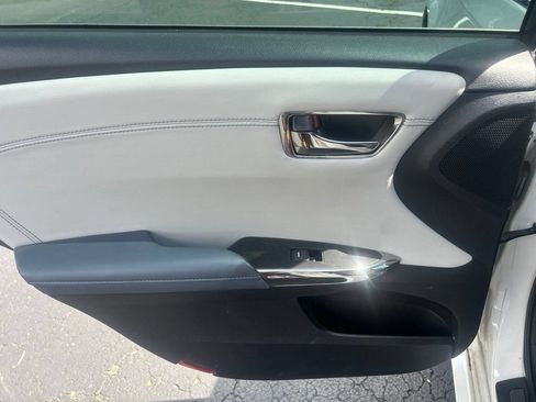 Used 2013 Toyota Avalon Limited FWD image 29