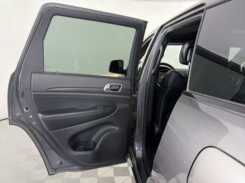Used 2018 Jeep Grand Cherokee Altitude AWD/4WD image 12