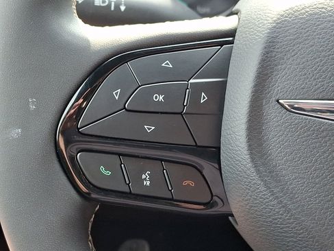 Used 2024 Chrysler Pacifica Limited FWD image 23