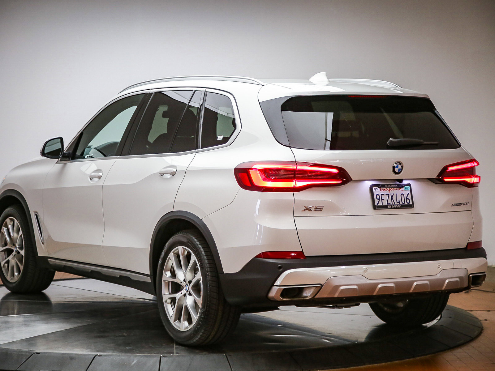 Certified 2023 BMW X5 xDrive40i w/ Climate Comfort Package AWD/4WD image 2