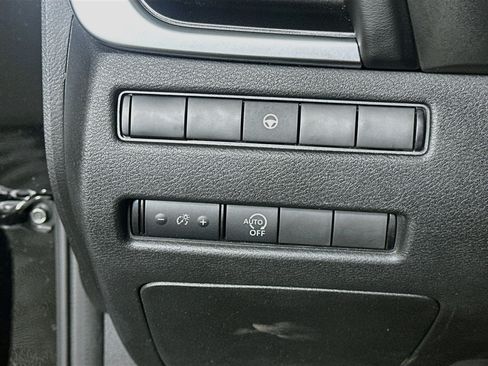 Used 2023 Nissan Rogue SV FWD image 17