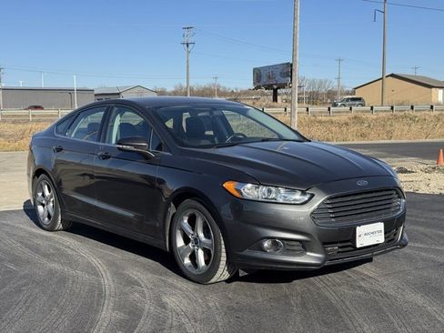 Used 2015 Ford Fusion SE w/ Equipment Group 201A image 34