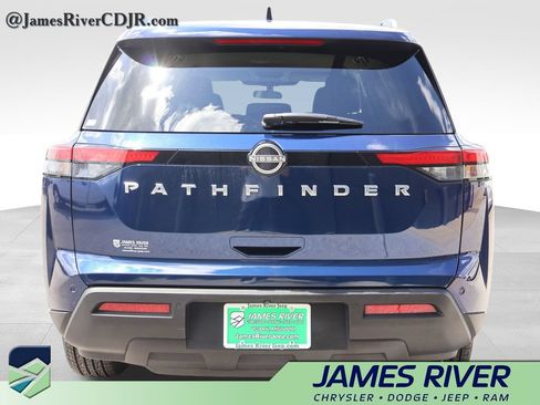 Used 2025 Nissan Pathfinder SV FWD image 4