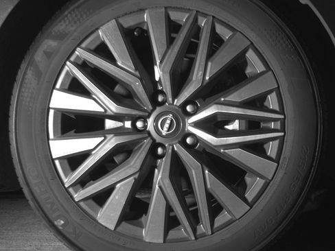 Used 2025 Nissan Altima 2.5 SV FWD image 13