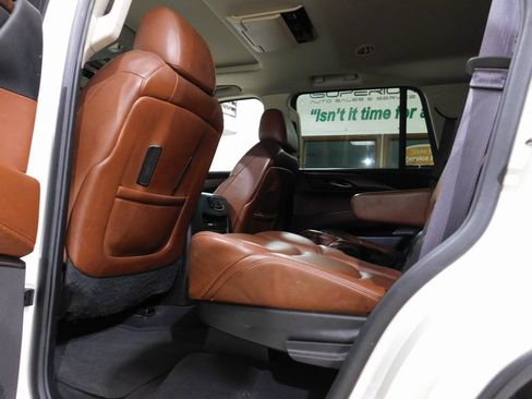 Used 2015 Cadillac Escalade Luxury image 71
