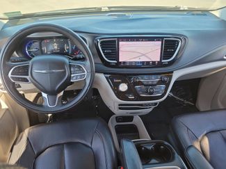 Used 2022 Chrysler Pacifica Touring-L w/ Uconnect Theater Family Group FWD video 4