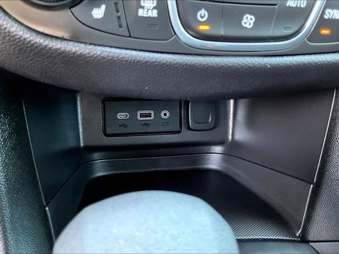 Used 2024 Chevrolet Equinox LT image 18