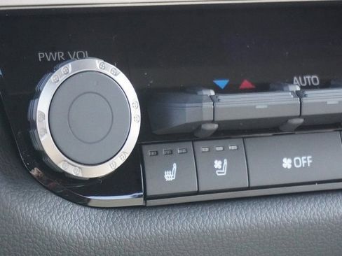 New 2025 Toyota Tundra Limited image 28