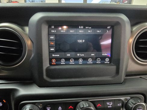 Used 2022 Jeep Wrangler Unlimited Sport image 32