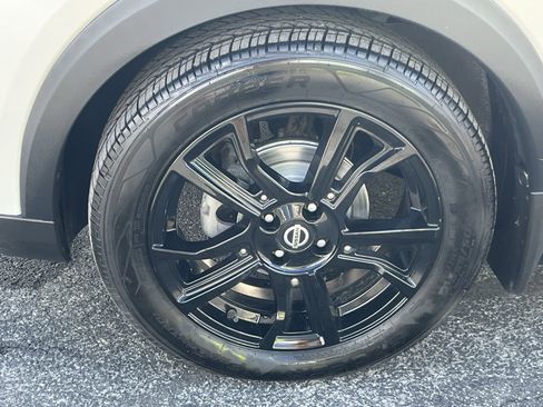 Used 2020 Nissan Kicks SV image 11