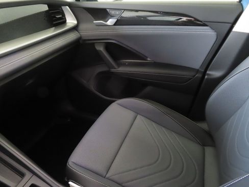 New 2026 Volkswagen Tiguan SE image 21