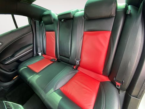 Used 2015 Dodge Charger SE w/ Sport Appearance Group image 24