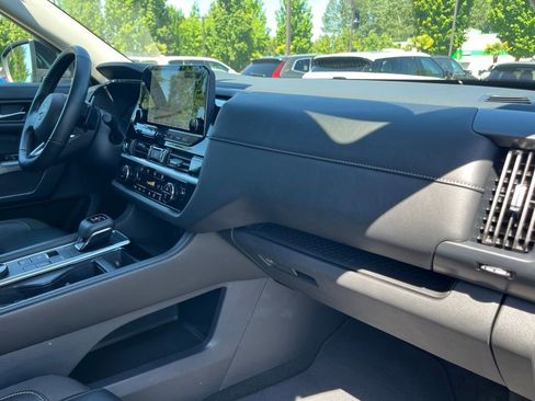 Used 2025 Nissan Pathfinder SL AWD/4WD image 20